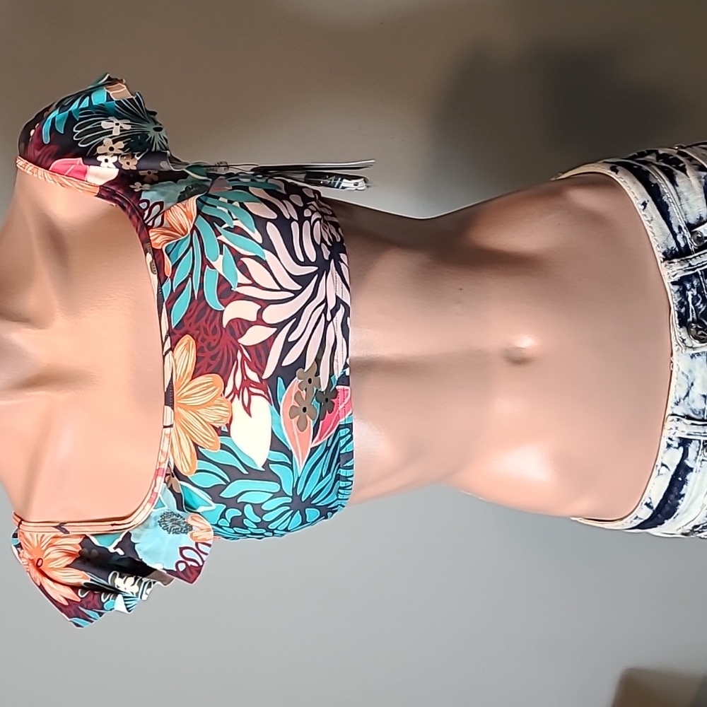 NWT Vince Camuto Bikini Swim Top Womens Size Medium‎ Resort Vacation Floral